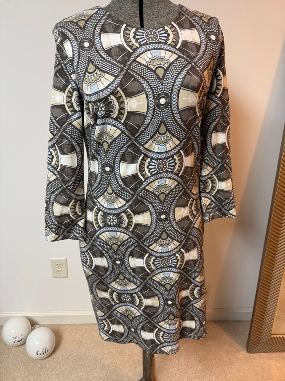 J. McLaughlin Gray and Cream Geometric Long Sleeve Shift Dress